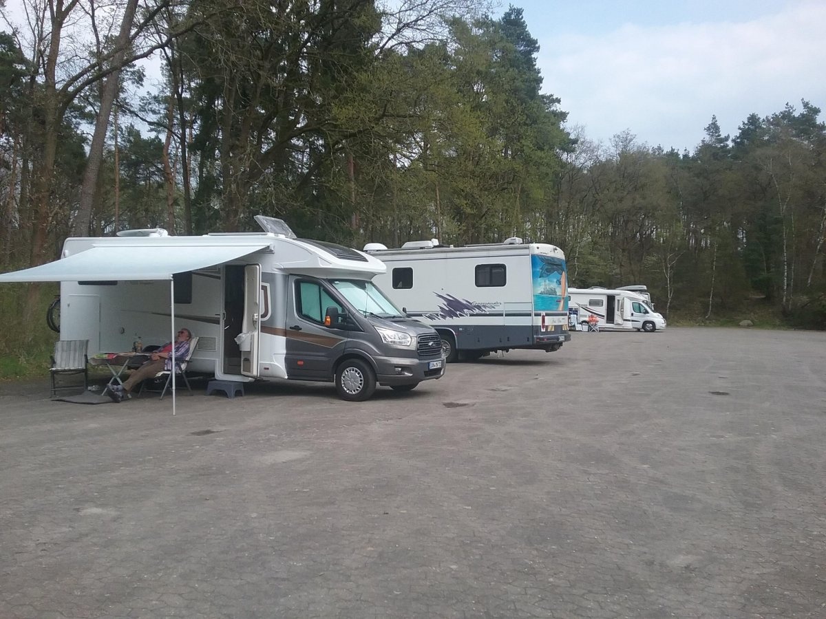 Stellplatz am Waldbad Amelinghausen — Karavan Sitesi in Amelinghausen