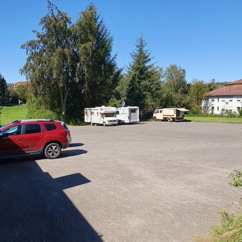 Stellplatz am Schwimmbad Balve — Місце для кемперів in Balve-Langenholthausen