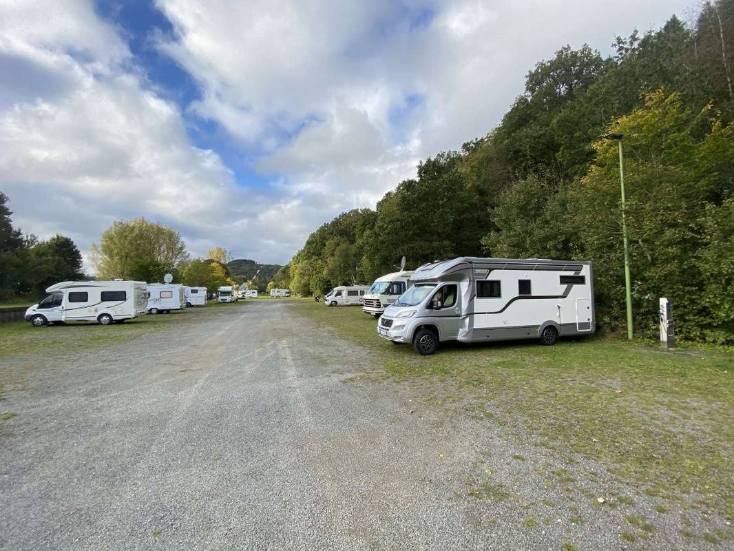 Wohnmobilstellplatz Am alten Bahnhof Pronsfeld — Area Autocaravanas in Pronsfeld