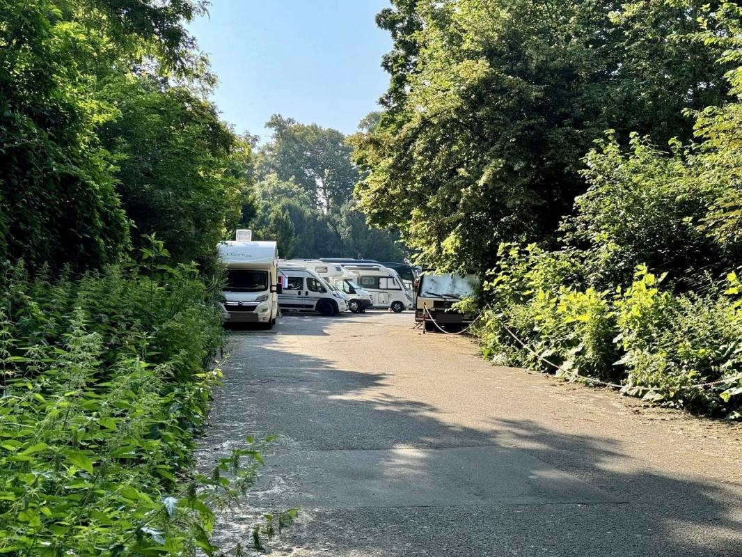 Reisemobilhafen Köln — Sítio para autocaravanas in Köln-Riehl