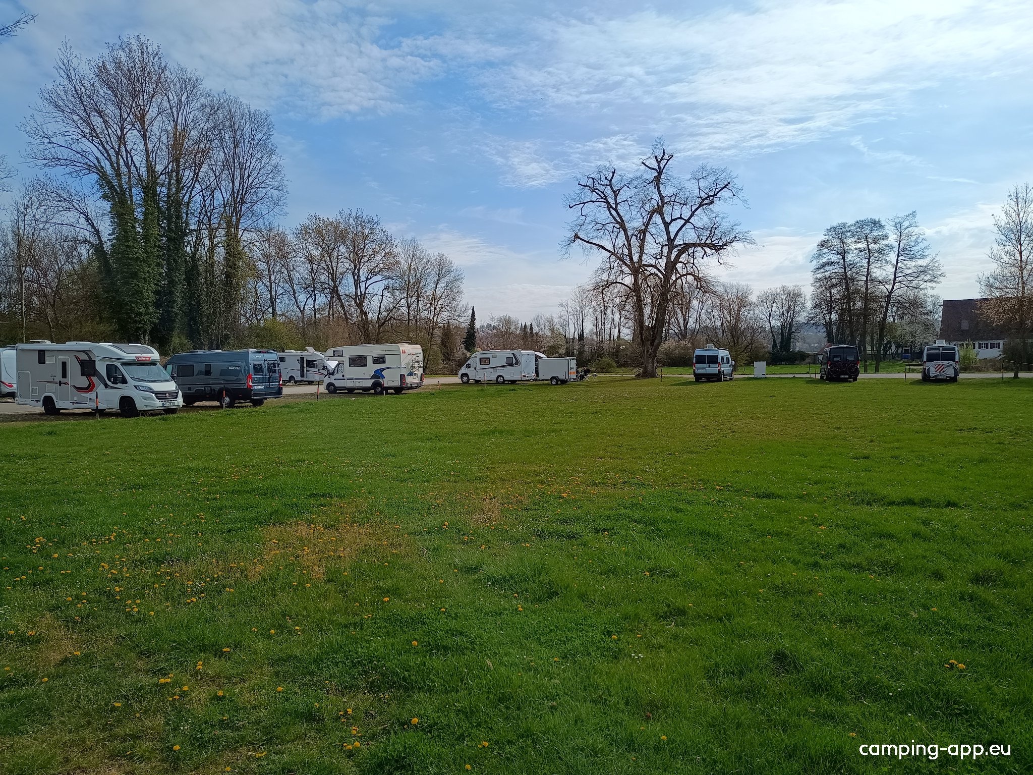 Stellplatz am Wörnitz-Ufer Oettingen — Campervan Site in Oettingen i.Bay.