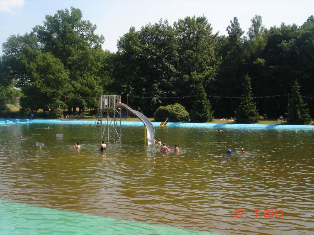Wohnmobilstellplätze Waldbad Crinitz — Cámping in Crinitz