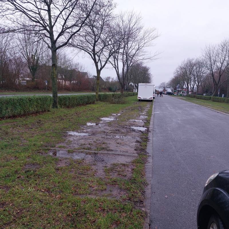 Stellplatz am Marine Ehrenmal Laboe — Sítio para autocaravanas in Ostseebad Laboe
