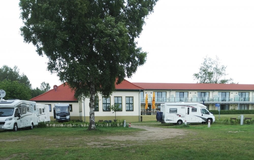 Stellplatz an der Marina Nord Schwerin — Ställplats in Schwerin-Werdervorstadt