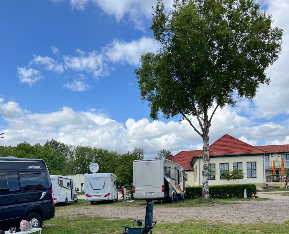 Stellplatz an der Marina Nord Schwerin — Bobilplass in Schwerin-Werdervorstadt