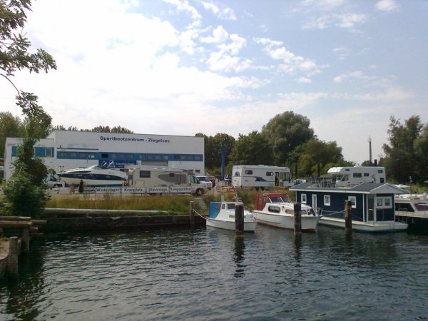 Stellplatz am Sportbootzentrum Ziegelsee Schwerin — Photo 3