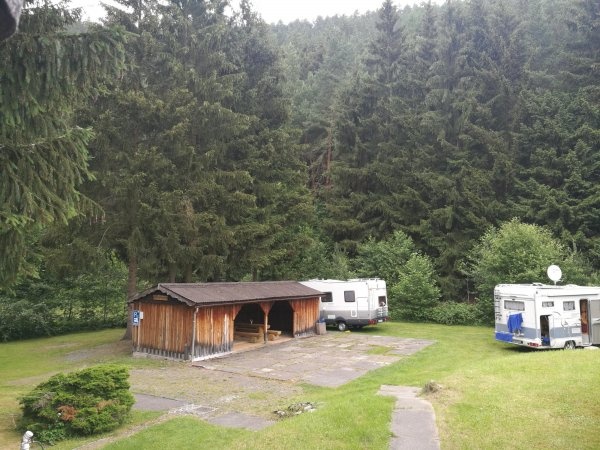 Stellplatz am Auebad Wittgendorf — Sp. parking dla kamperów in Wittgendorf