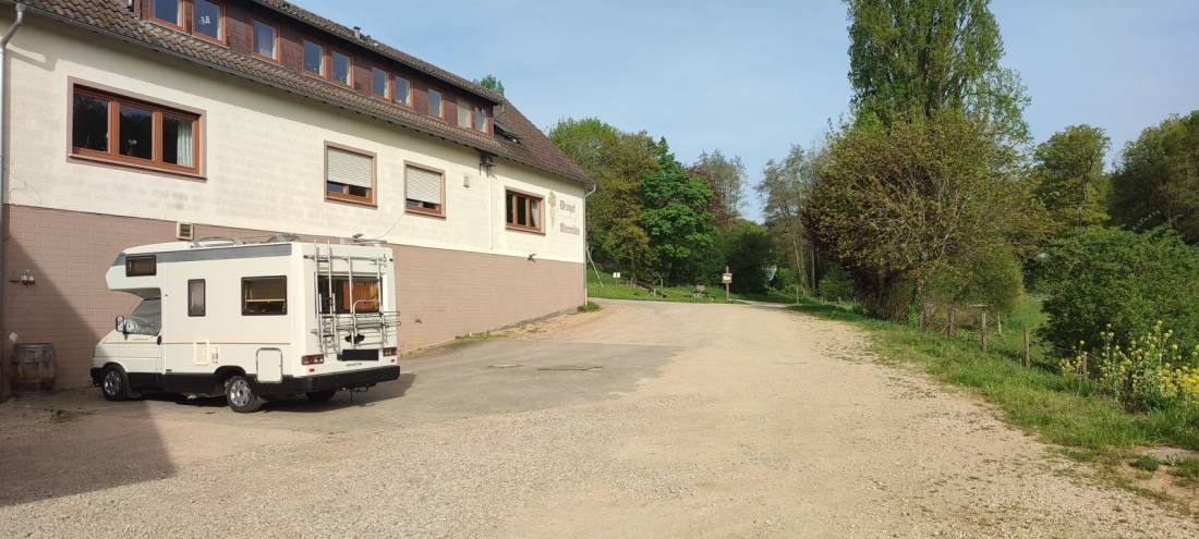 Stellplatz am Weingut Ostermühle Geisenheim — Vineri in Geisenheim-Marienthal