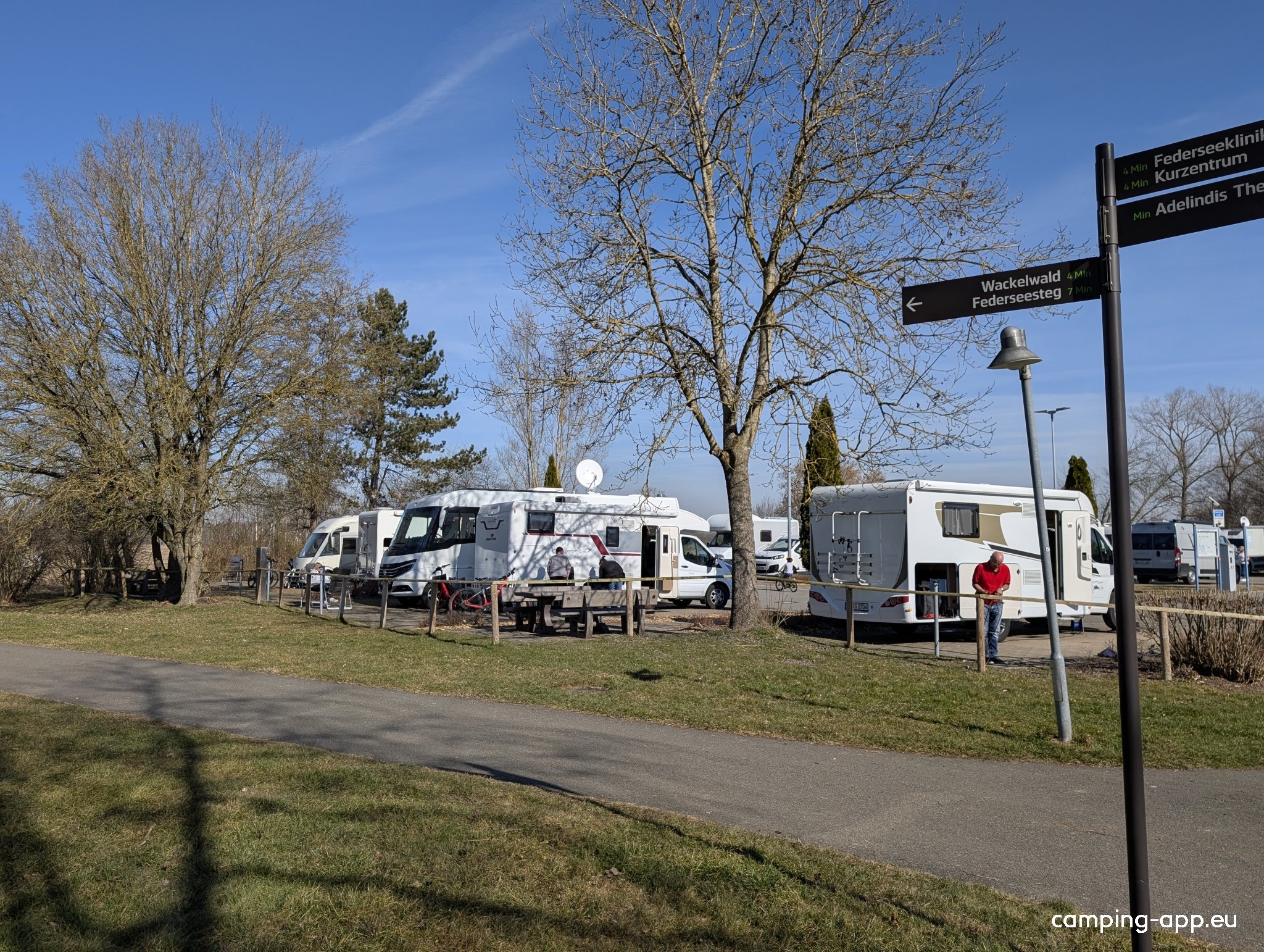 Stellplatz am Kurpark Bad Buchau — Aire camping car in Bad Buchau