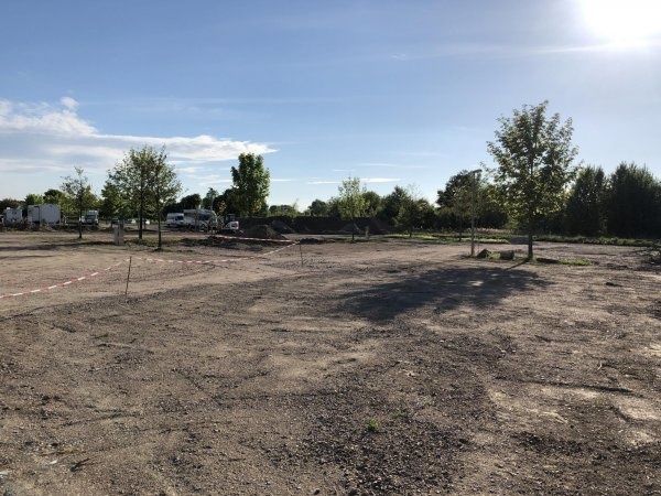 Stellplatz am Freizeitcenter Oberrhein Rheinmunster — Campervan Site in Rheinmünster