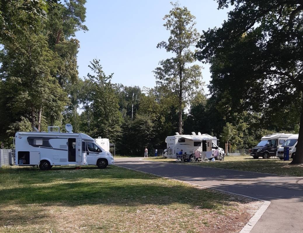 Stellplatz am Waldbad Günzburg — Camperplads in Günzburg