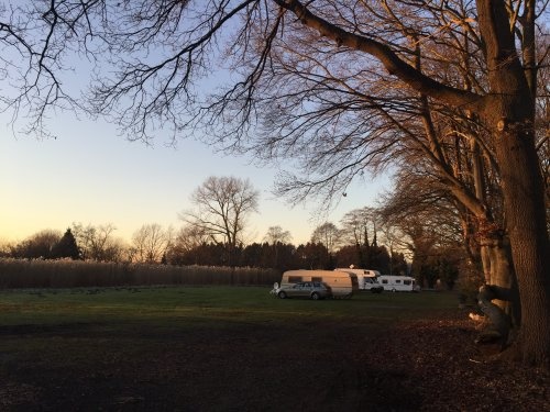 Stellplatz am Erholungsgebiet Waldvelen Velen — Aire camping car in Velen
