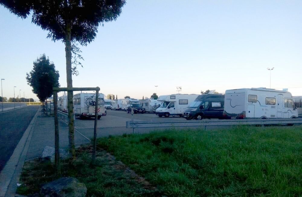 Stellplatz am Ernst Caravan Center Ettenheim — Camperplaats in Ettenheim