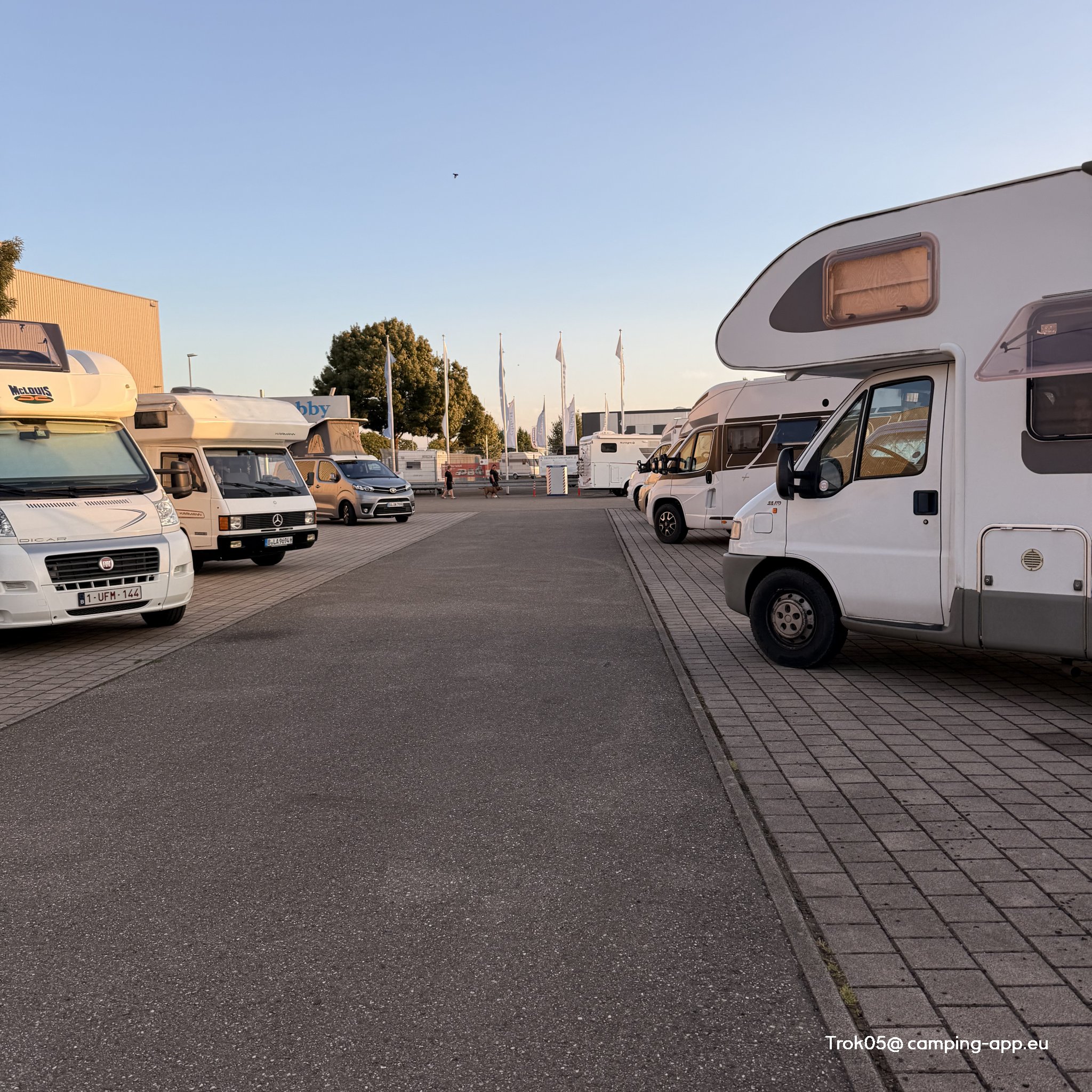 Stellplatz am Ernst Caravan Center Ettenheim — Aire camping car in Ettenheim