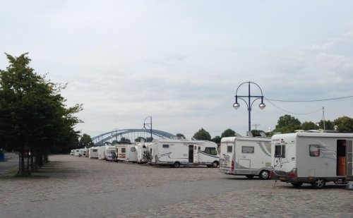 Stellplatz an der Elbe Magdeburg — Karavan Sitesi in MD