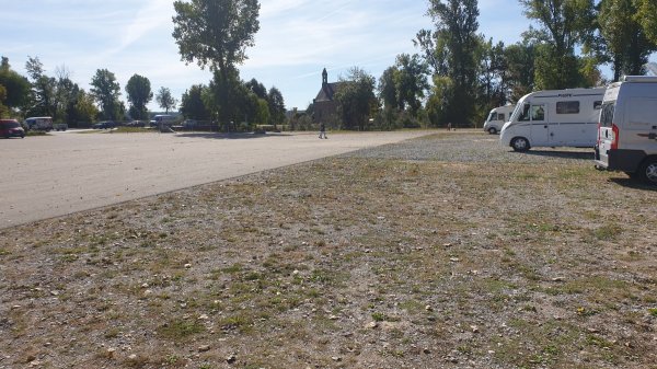 Übernachtungsparkplatz am Festplatz Herrieden — Foto 2