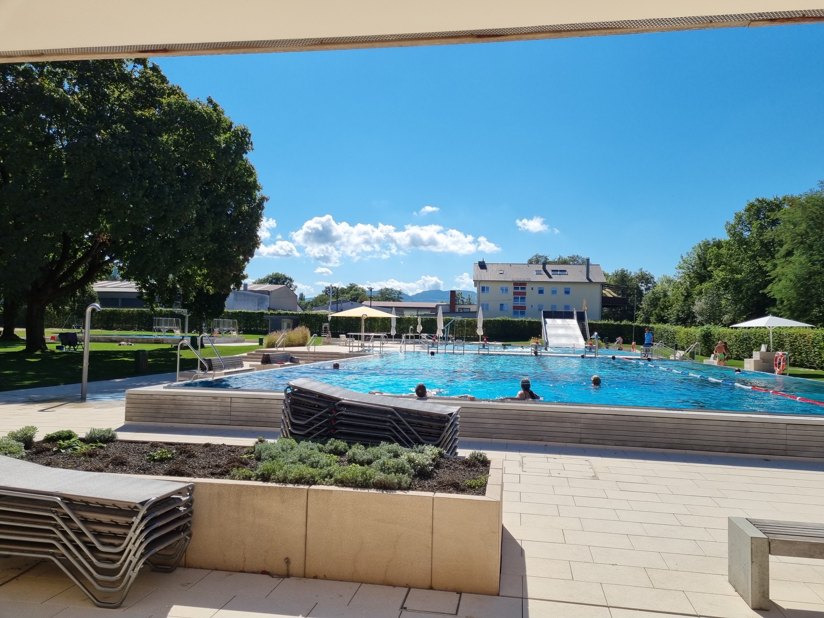 Stellplatz am Schwimmbad Achern — Sítio para autocaravanas in Achern