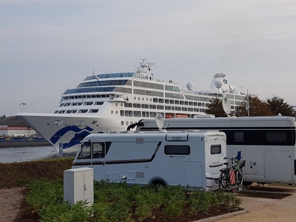 Wohnmobilhafen am Kanalcafe NOK — Karavan Sitesi in Osterrönfeld