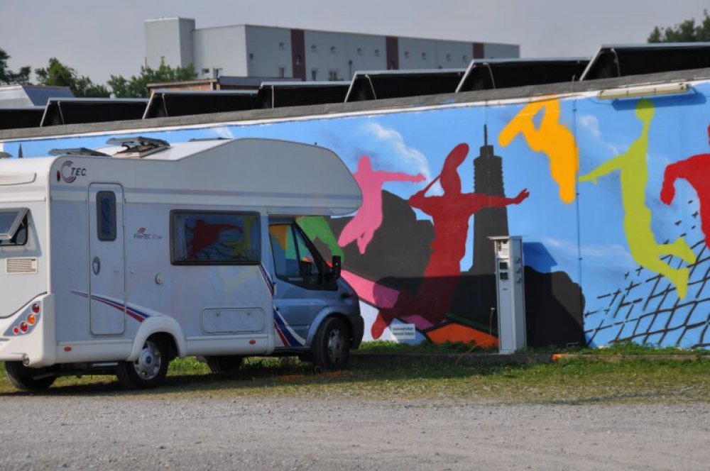 Stellplatz bei der TSG Augsburg — Sp. parking dla kamperów in Augsburg