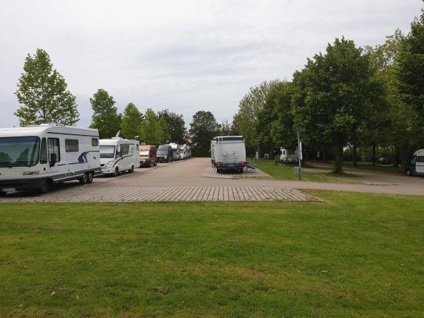 Wohnmobilstellplatz Salinenpark — Sp. parking dla kamperów in Bad Rappenau