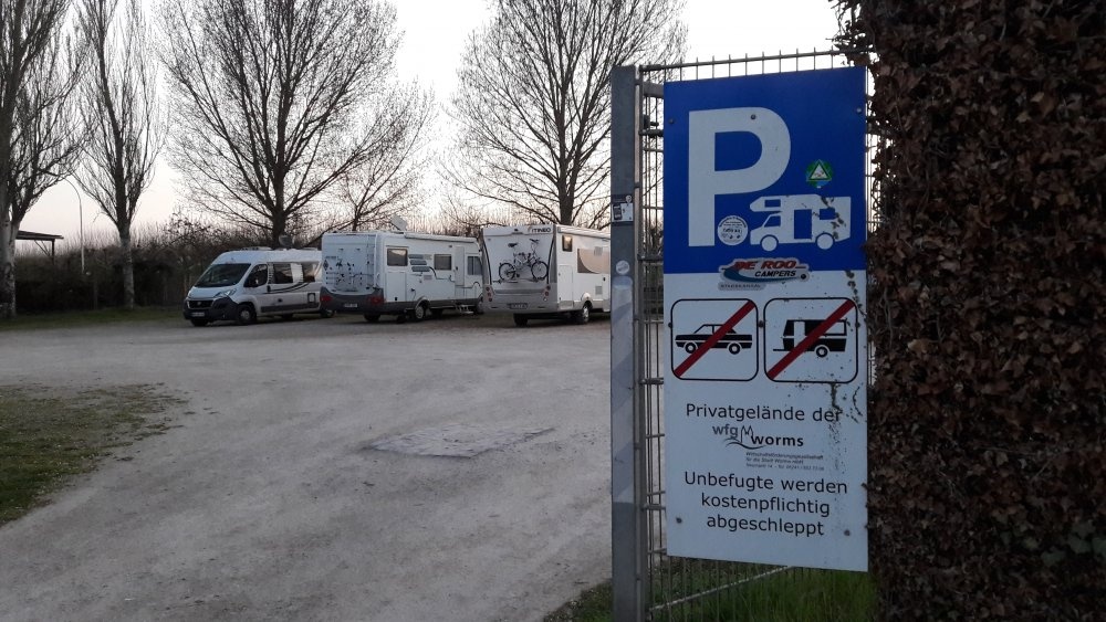 (geschlossen ab 19.4.26) Stellplatz am Rhein Worms — Campervan Site in Worms
