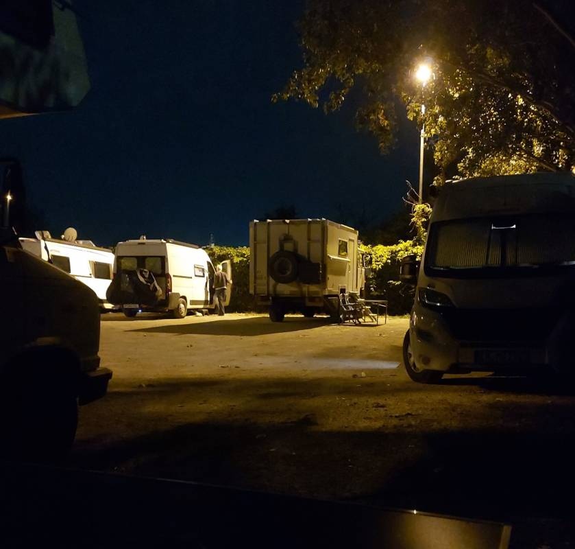 (geschlossen ab 19.4.26) Stellplatz am Rhein Worms — Campervan Site in Worms