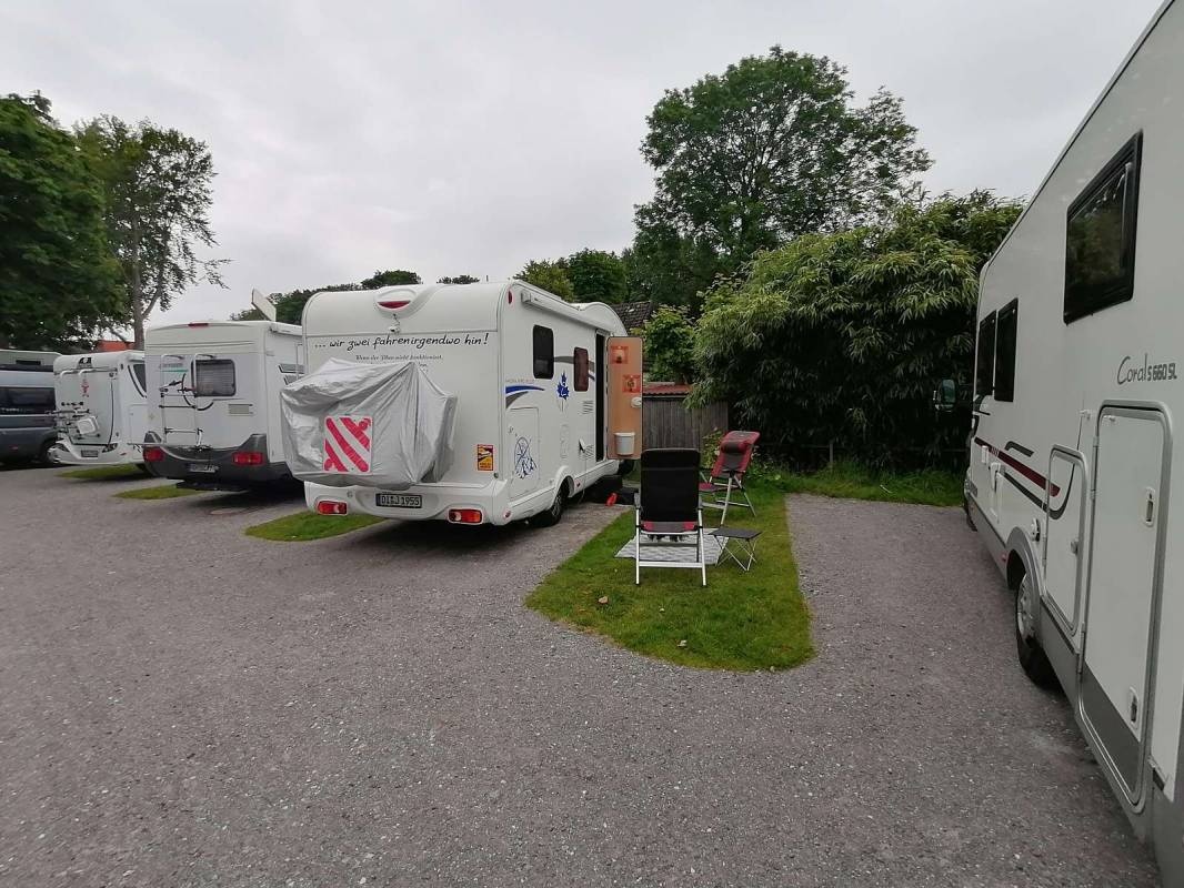 Stellplatz Otterndorf Schleuse — Karavan Sitesi in Otterndorf