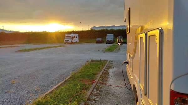 Stellplatz beim Goldschmitt Technik-Center Walldürn — Campervan Site in Walldürn