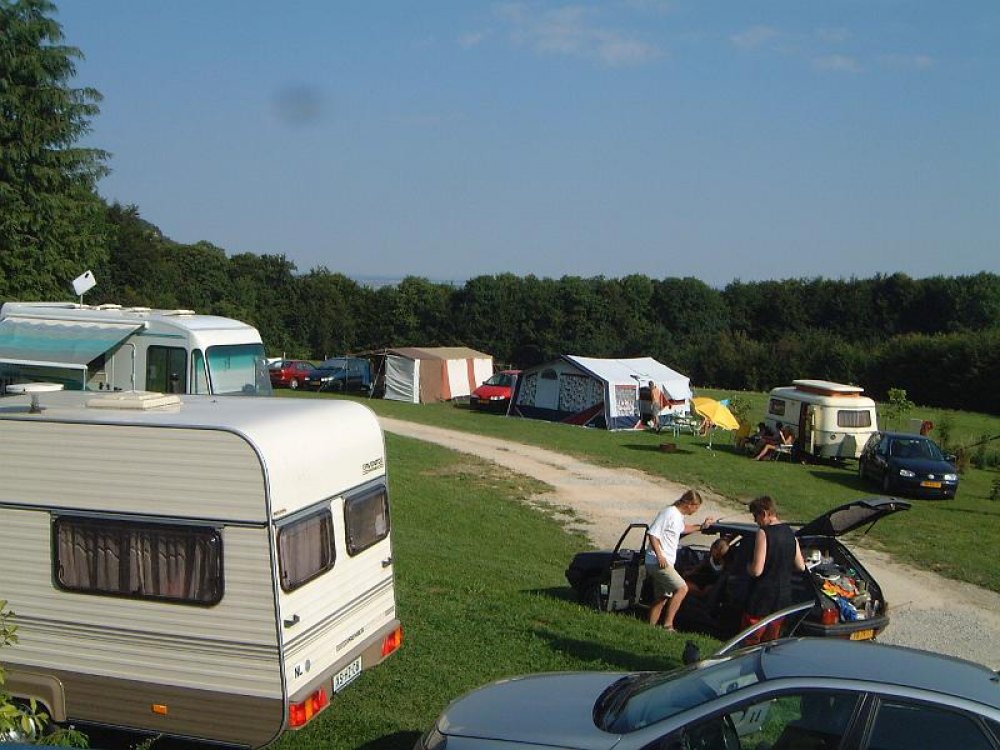 Campingplatz Hirtenteich — Kamp yeri in Essingen
