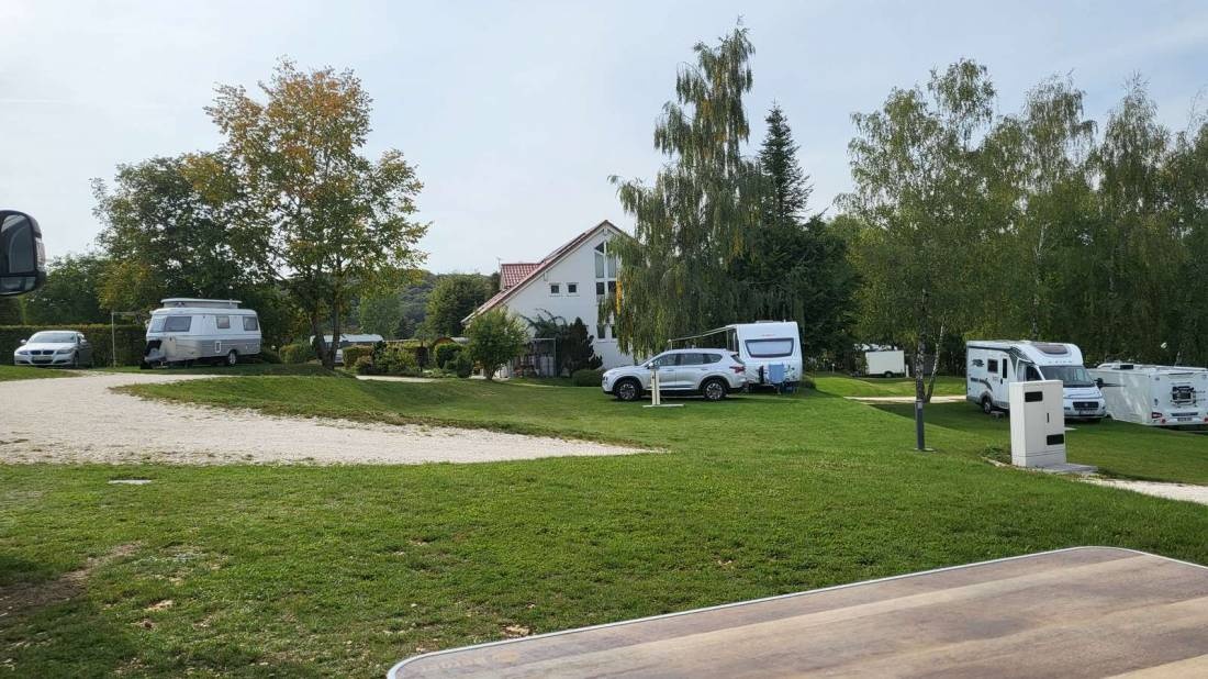 Campingplatz Hirtenteich — Kemp in Essingen