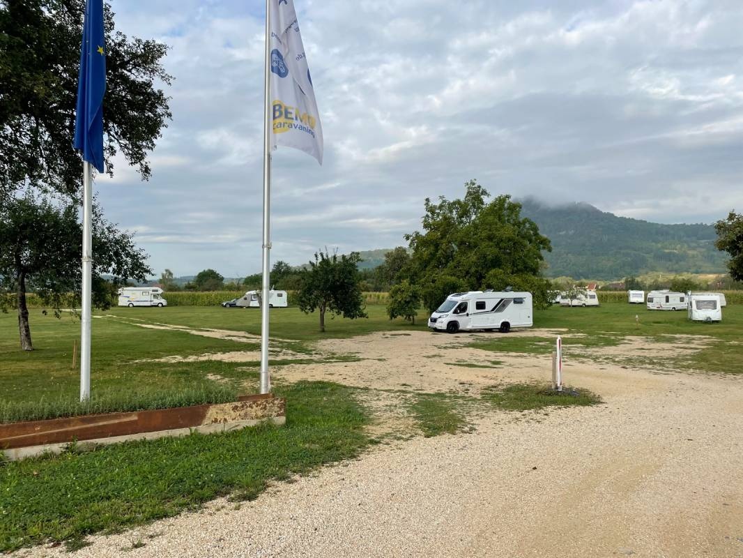 BEMO Caravaning Engen — Karavan Sitesi in Engen