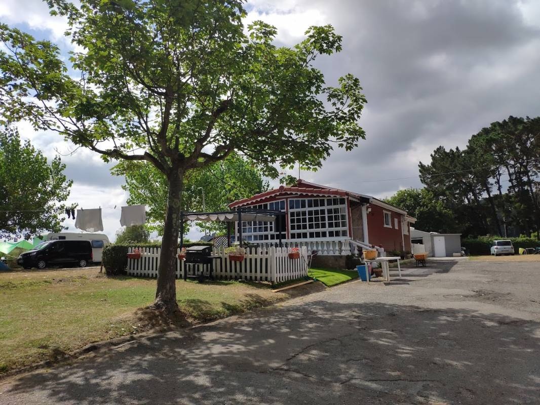 Camping Bastiagueiro — Campingplads in Oleiros