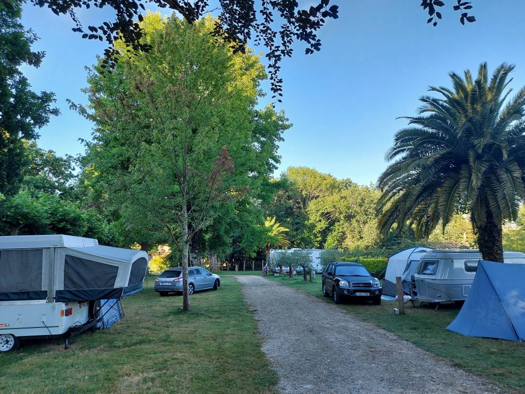 Camping Los Manzanos — Kemp in Oleiros / Galicia