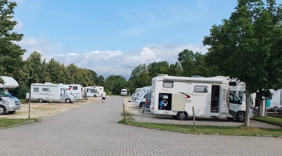 Stellplatz an der Therme Erding — Bobilplass in Erding-Altenerding