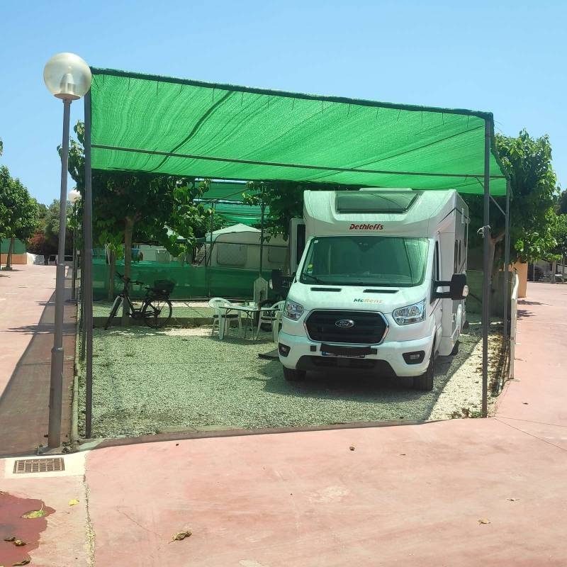 Camping El Jardin De Playa Muchavista Sl — Campingplats in El Campello / Comunidad Valenciana