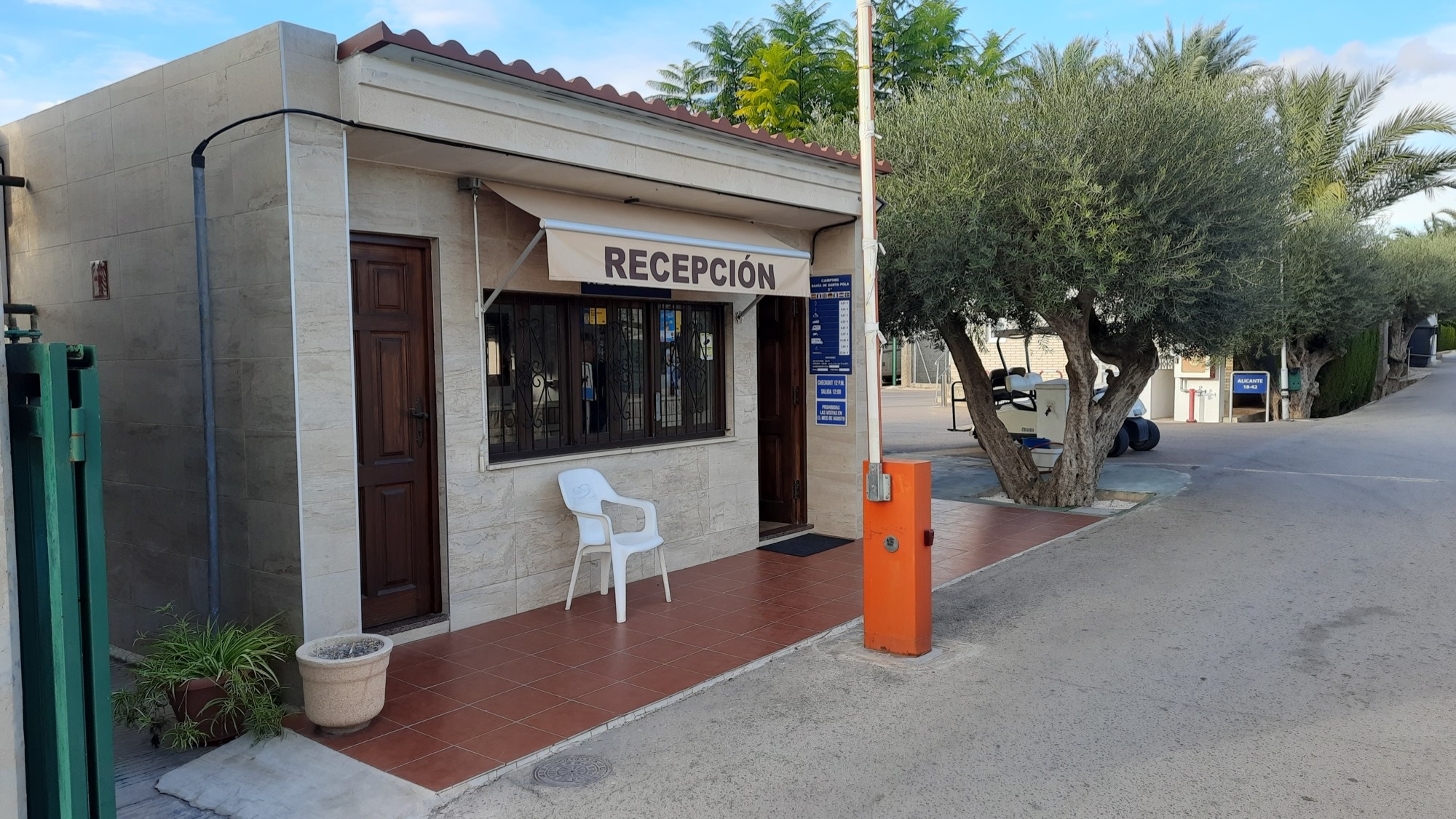 Camping Bahía de Santa Pola — Campingplats in Santa Pola / Comunidad Valenciana