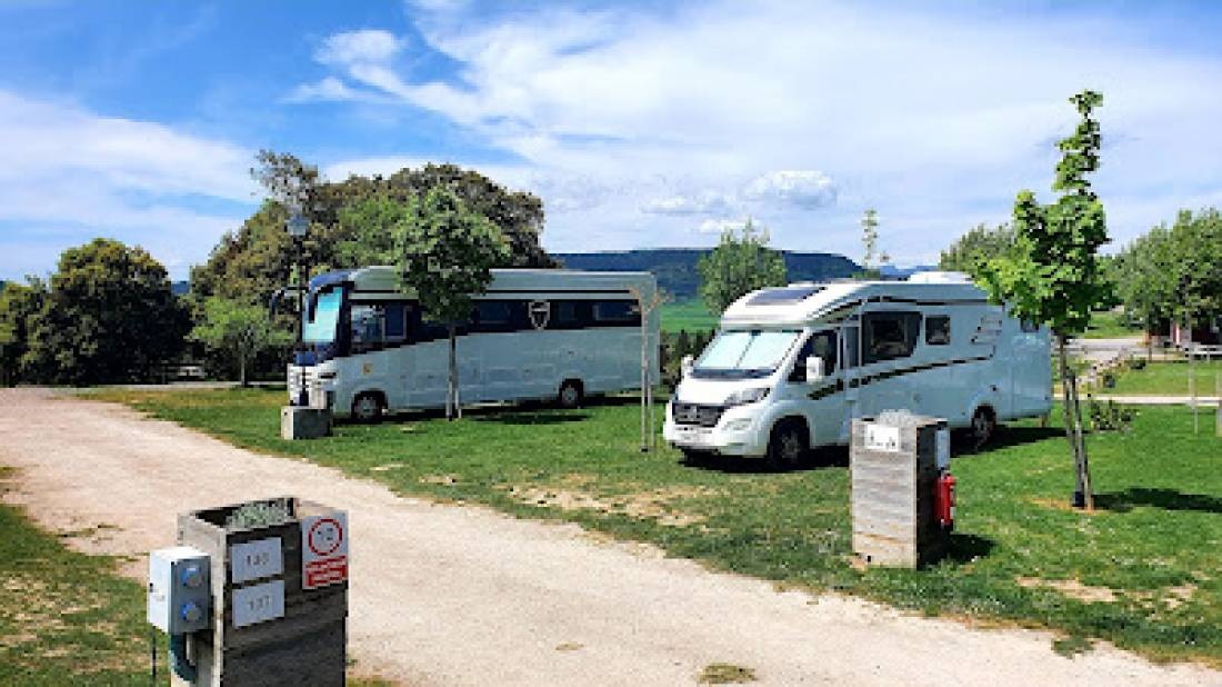 Camping el Roble Verde — Area da campeggio in Nuvilla
