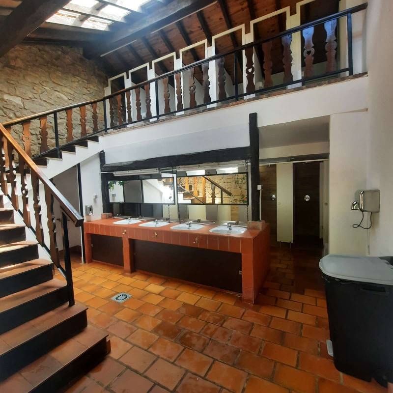 Camping Naranjo de Bulnes — Area da campeggio in Arenas de Cabrales, Asturias / Principado de Asturias