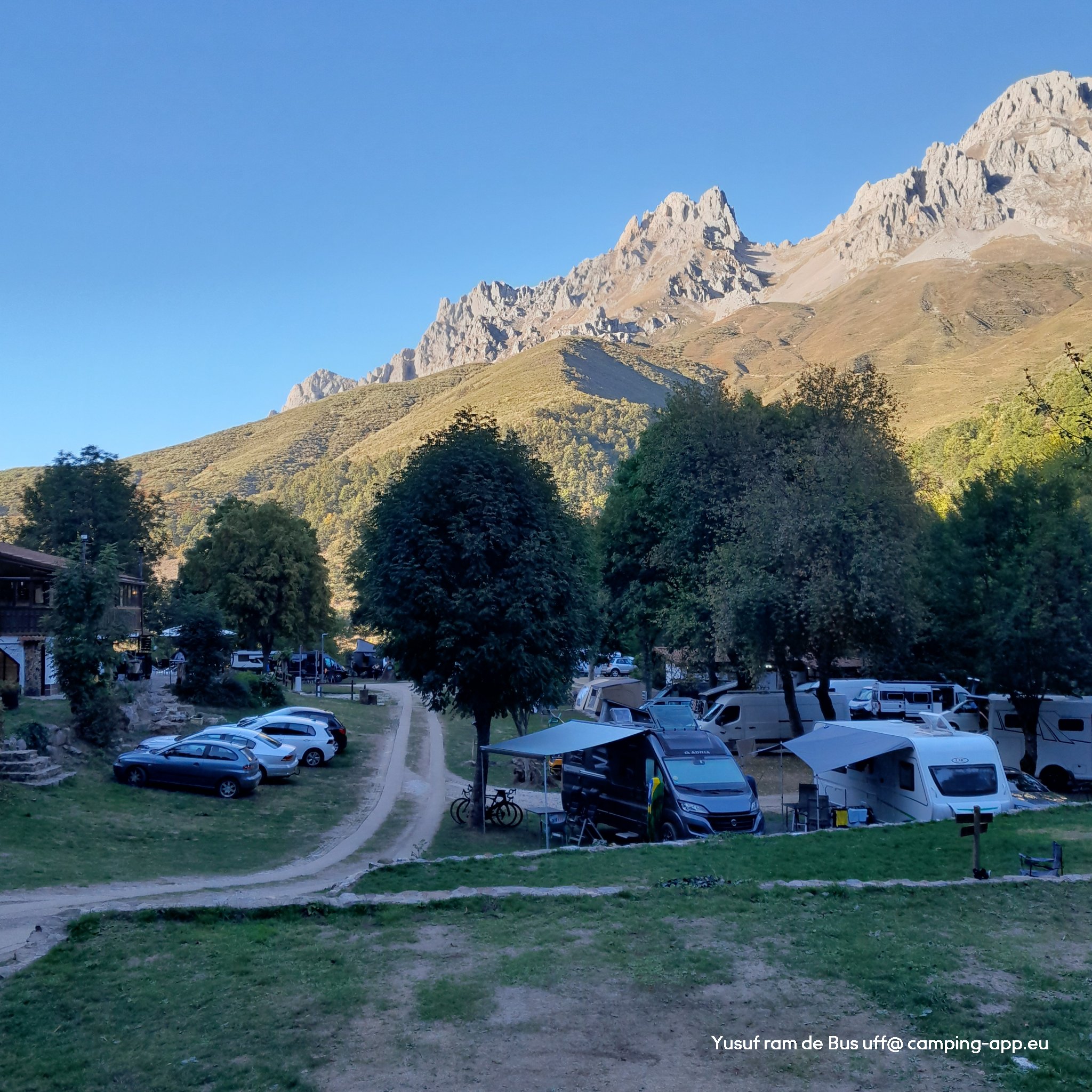 Camping Naranjo de Bulnes — Cámping in Arenas de Cabrales, Asturias / Principado de Asturias