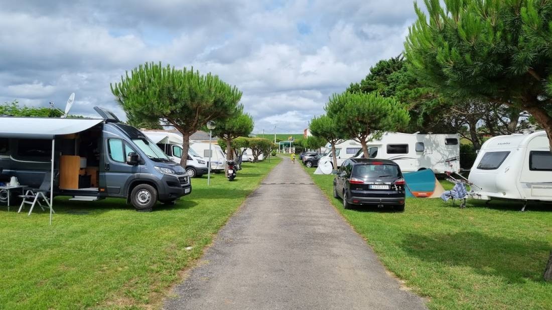 Camping Playa Penarronda — Kamp yeri in  / Principado de Asturias