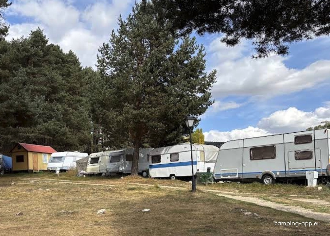 Camping Gredos — Area da campeggio in Hoyos del Espino / Castilla y León