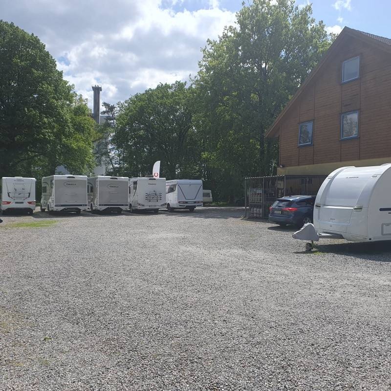 Stellplatz bei Lewandowsky Reisemobile Bramsche — Camperplads in Bramsche