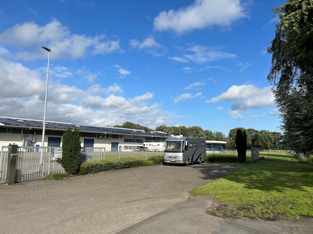 Stellplatz bei Vario Mobil Bohmte — Aire camping car in Bohmte