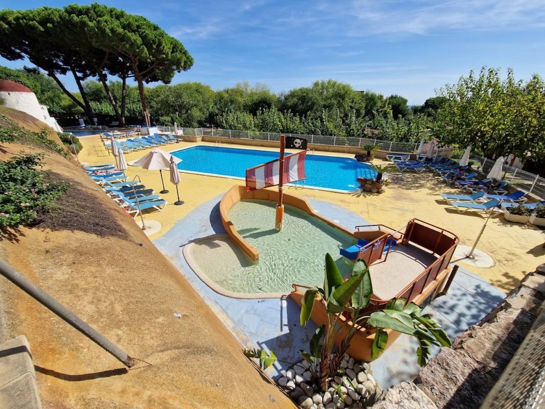 Globo Rojo Camping & Bungalows — Campingplats in Canet de Mar