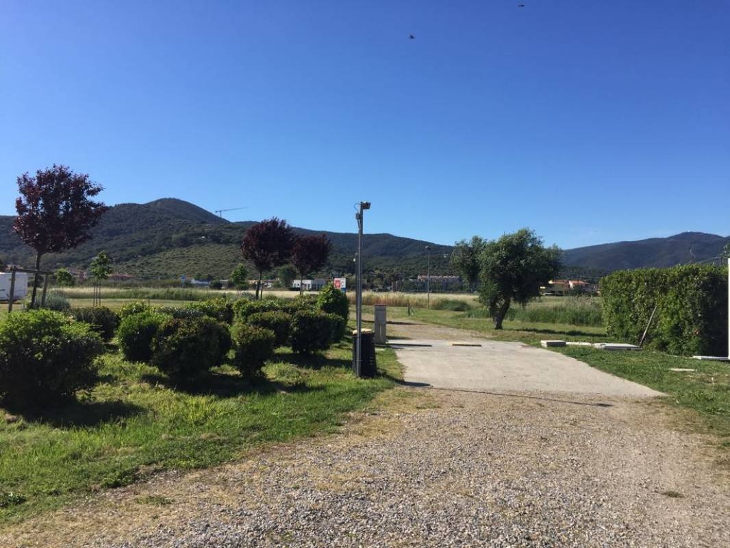 Camping L'Esplanada — Місце для кемпінгу in Santa Eulàlia de Ronçana / Catalunya