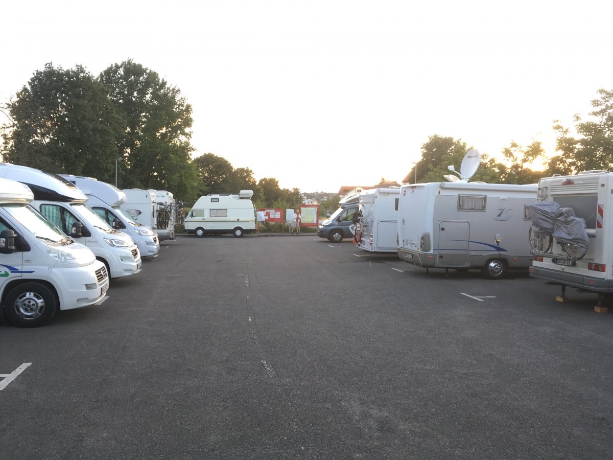 Stellplatz am Neckarufer Rottenburg — Area di sosta in Rottenburg am Neckar