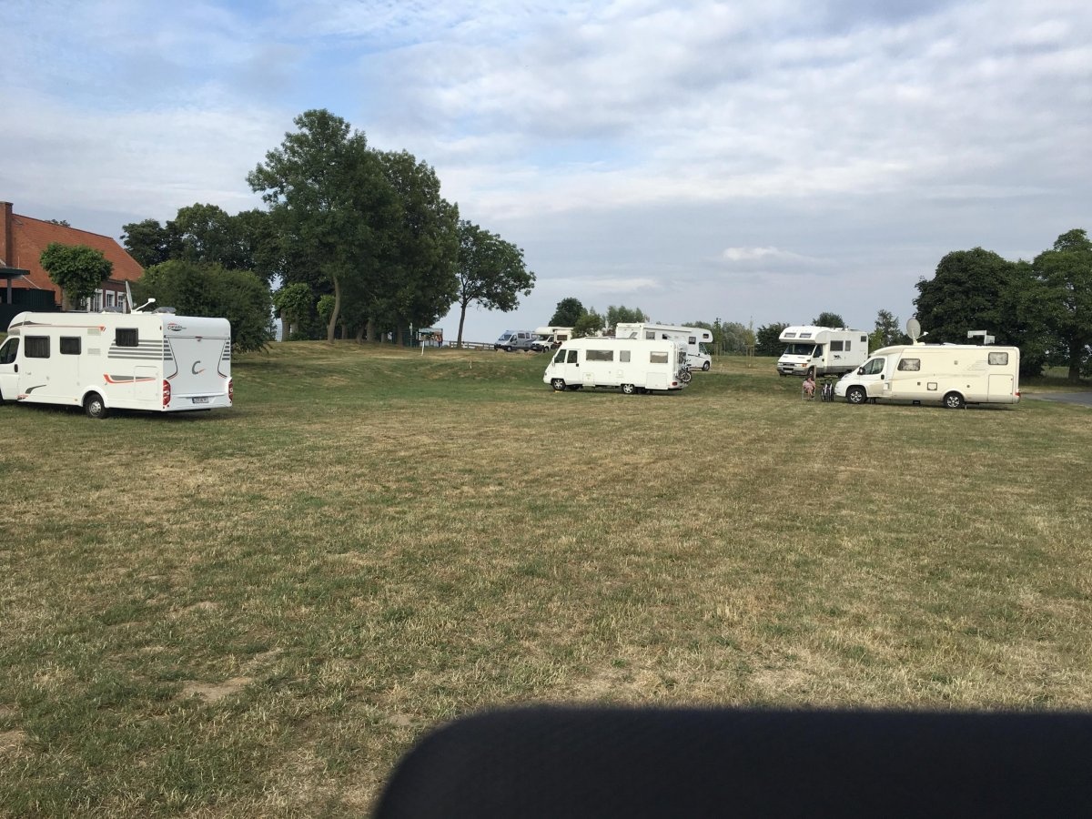 Wohnmobilstellplatz Weserblick — Aire camping car in Hoya / Weser