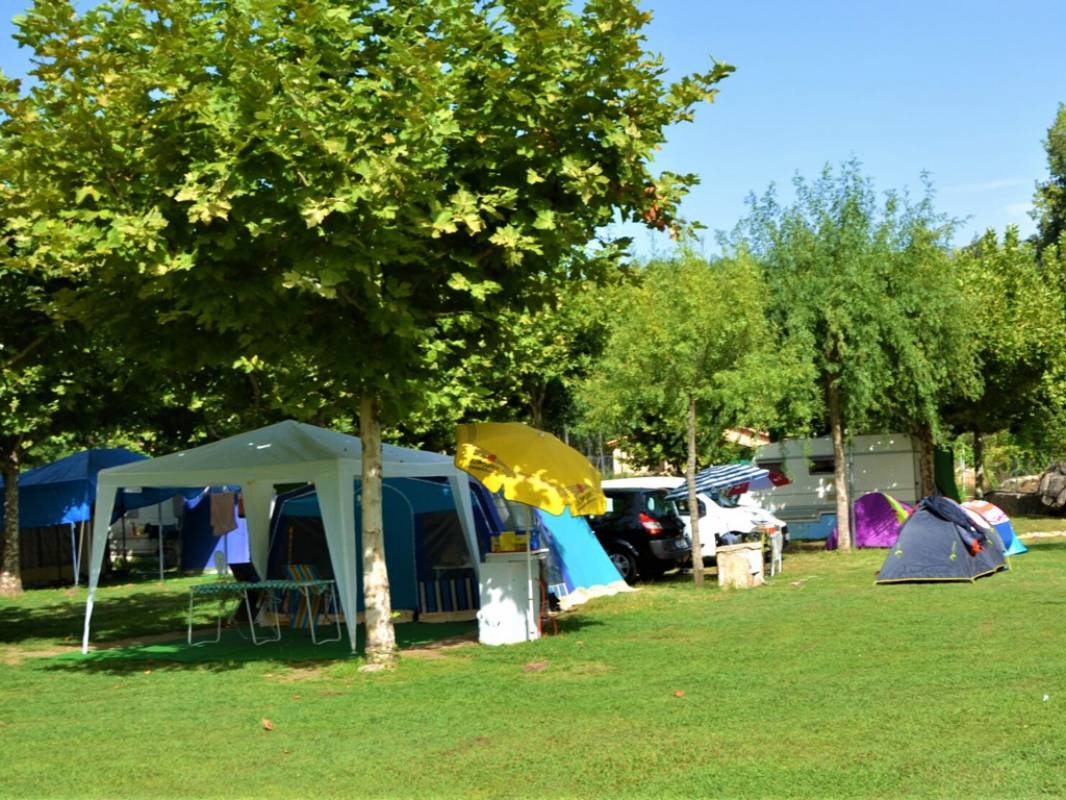 La Mata Camping - Bungalows — Kemp in Madrigal de la Vera