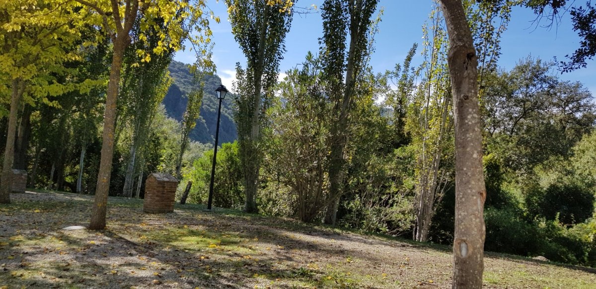 Camping Los Linares — Kamp yeri in Benamahoma / Andalucía