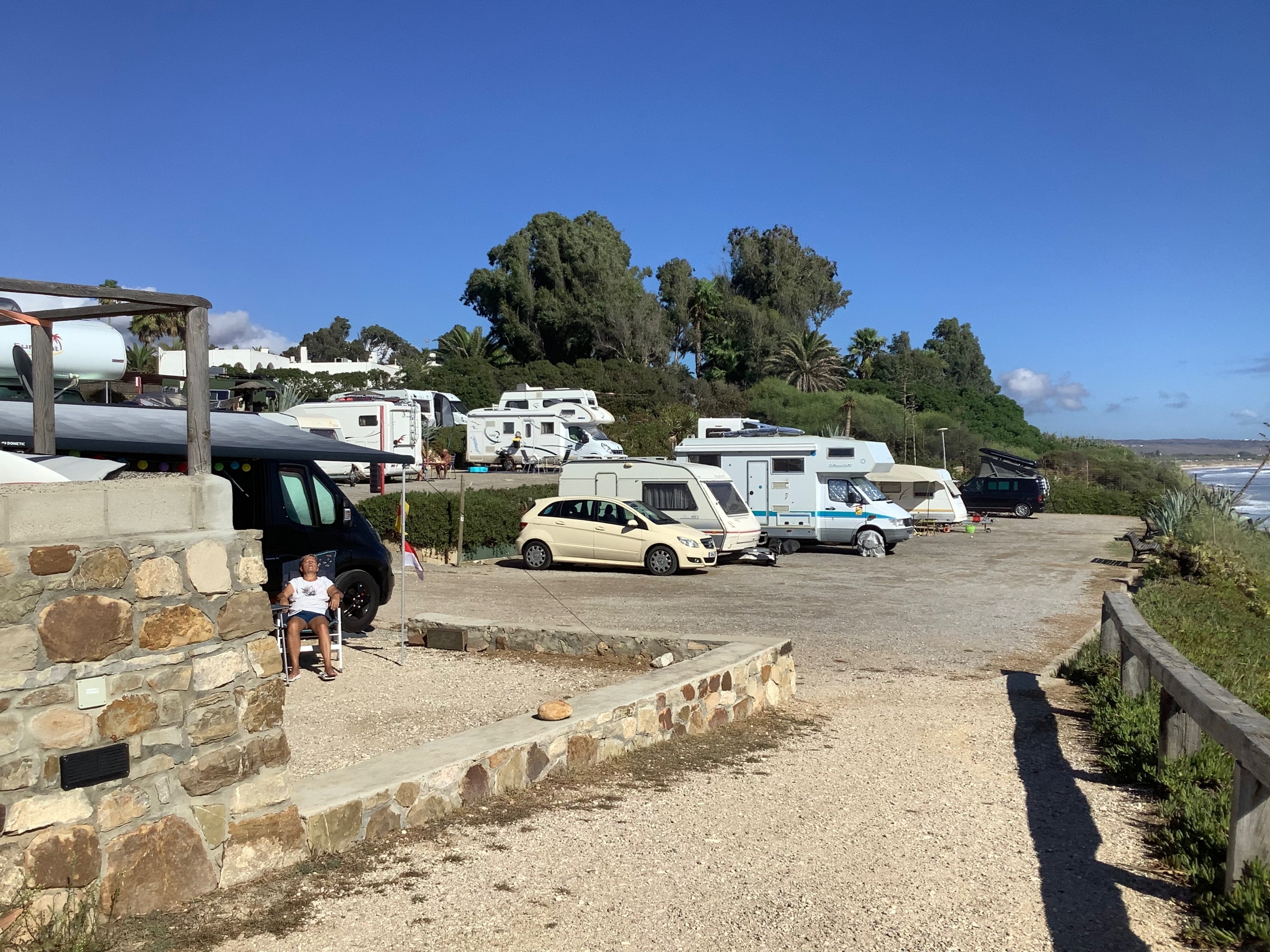 Bungalows Camping Torre de la Peña — Sítio de acampamento in Tarifa 